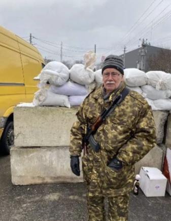 Război în Ucraina: la 83 de ani, fostul președinte al Federației Ucrainene de Rugby ia armele