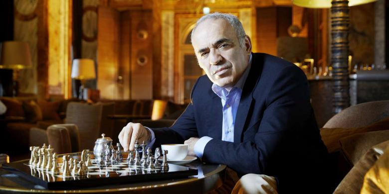 „Ucraina a fost trădată de lumea liberă" spune campionul de șah Garry Kasparov