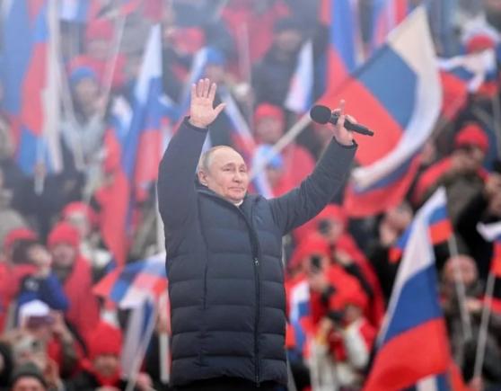 „Ne vom îndeplini toate planurile”, promite Putin în timpul unui mare miting pe stadion