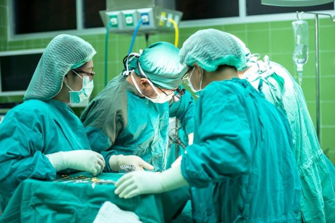 Primul transplant pulmonar post-pandemie, efectuat cu succes la spitalul Sfânta Maria din București