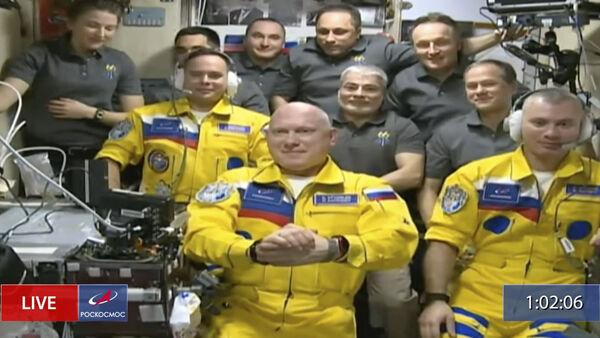 Cosmonauții ruși au fost „șocați” de reacția la costumele galbene, spune astronautul NASA Mark Vande Hei