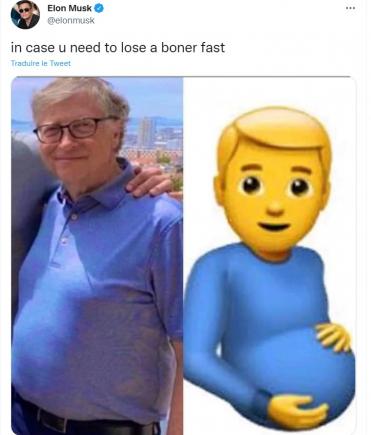 Elon Musk îl ironizeaza pe Bill Gates comparându-l cu emoji-ul „bărbatului însărcinat”.