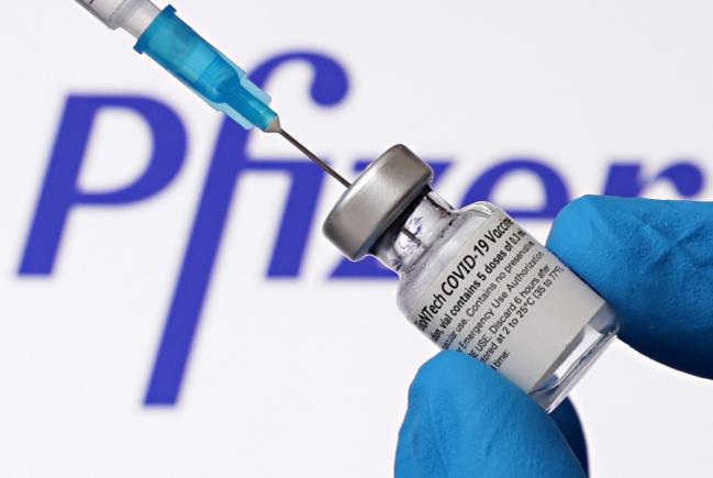 Protecția vaccinului Pfizer împotriva Omicron se estompează la doar câteva săptămâni după a doua și a treia doză, spune un studiu