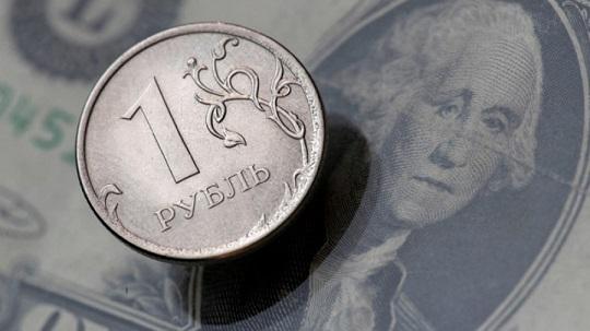 Rubla a devenit cea mai performantă monedă în acest an