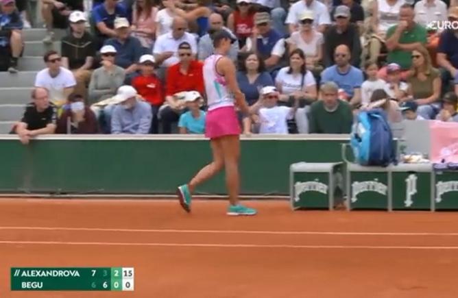 Irina-Camelia Begu aruncă cu racheta în mulțime și evită la limită descalificarea de la Roland-Garros