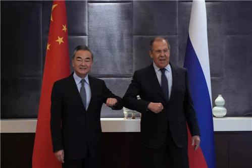 China spune că va colabora cu Rusia pentru a promova „democrația reală”