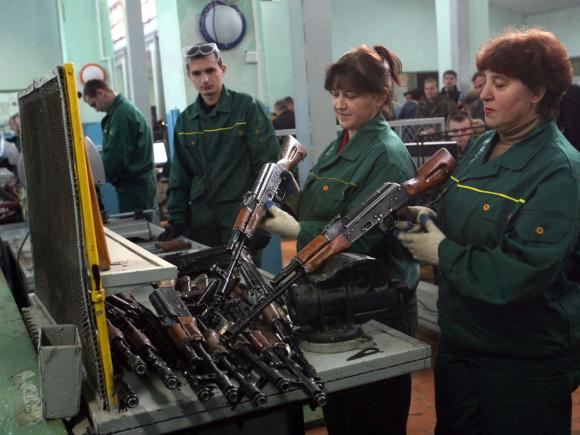 UE, preocupată de traficul de arme, întărește cooperarea cu Moldova: "exista riscul ca armele să nu ajungă întotdeauna în mâini bune"
