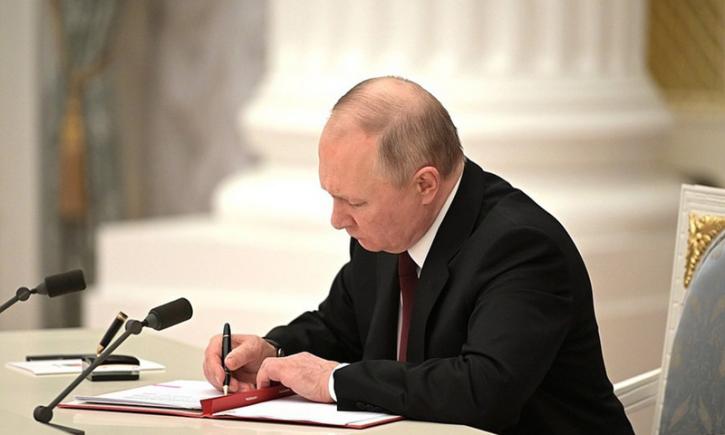 Putin semnează legea privind autorizarea operațiunilor armatei în străinătate