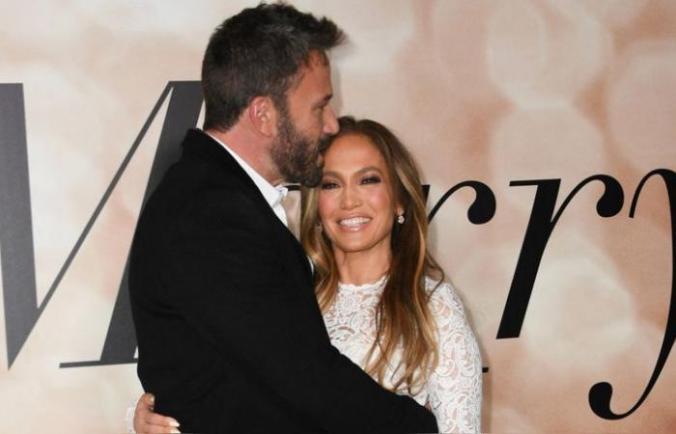 Jennifer Lopez și Ben Affleck s-au căsătorit la Las Vegas