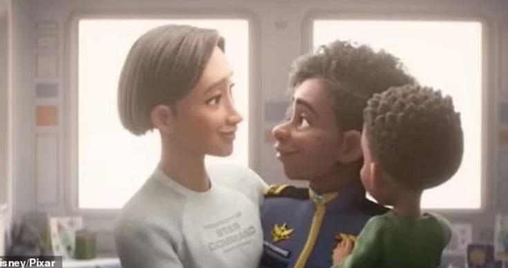 Disney+ Orientul Mijlociu se conformează cererilor și nu va adăuga „Lightyear” în program pentru că prezinta un sărut gay