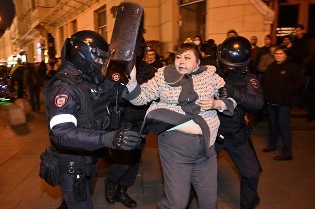 Rusia: peste 200 de arestări în cadrul demonstrațiilor anti-mobilizare