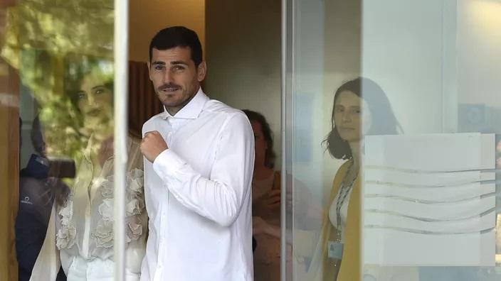 "Sper că mă veți respecta: sunt gay”: Iker Casillas se află în vizorul autorităților sportive după falsul său "coming out"