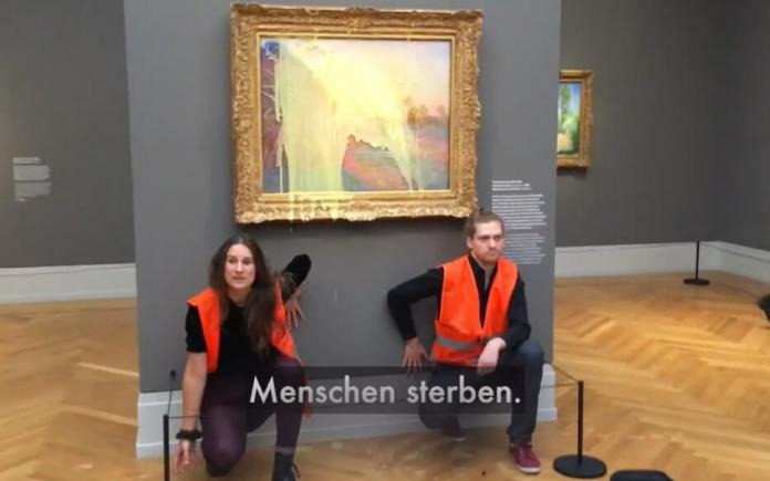 Activiștii ecologiști au aruncat cu piure de cartofi pe cel mai scump tablou de Claude Monet: "Ne este frică că nu ne vom putea hrăni familiile după 2050"