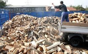 Guvernul se pregătește să renunțe la plafonarea prețului lemnelor de foc