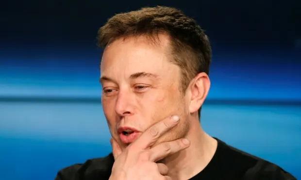 Elon Musk spune că Twitter nu va restabili conturile interzise înainte de câteva săptămâni
