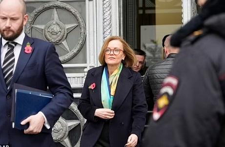 Ambasadorul britanic în Rusia a părăsit Ministerul fără comentarii după ce fusese convocat pentru atacurile asupra flotei de la Marea Neagră