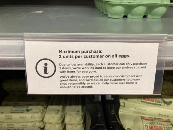 Marea Britanie: Supermarketurile raționează numărul de cutii de ouă pentru clienți din cauza penuriei