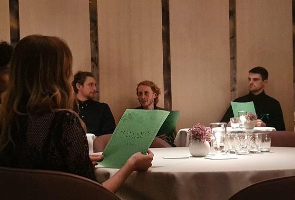 Londra: Activiștii de mediu care sustin dietele pe bază de plante au ocupat restaurantul de trei stele al lui Gordon Ramsay