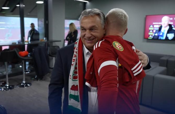 Viktor Orbán a purtat o eșarfă „Ungaria Mare” la un meci de fotbal al echipei naționale