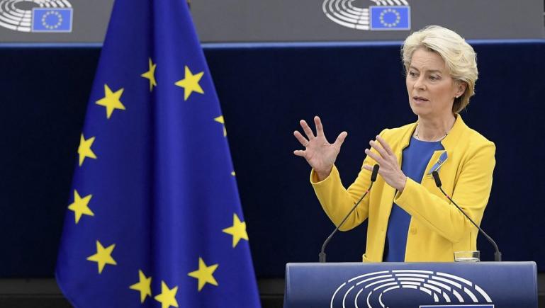 Ursula von der Leyen cere țărilor UE să doneze autobuze școlare pentru Ucraina