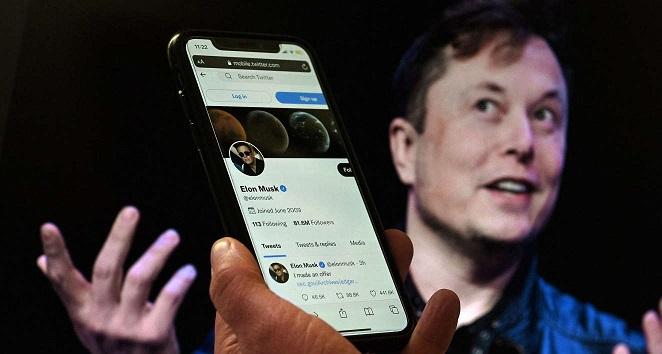 Sute de oameni aplică pentru a lucra la Twitter – chiar și după ce Elon Musk a concediat jumătate din angajați