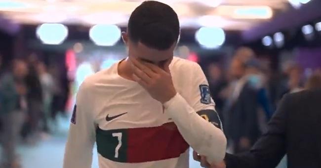 În lacrimi, Cristiano Ronaldo părăsește singur terenul înaintea coechipierilor