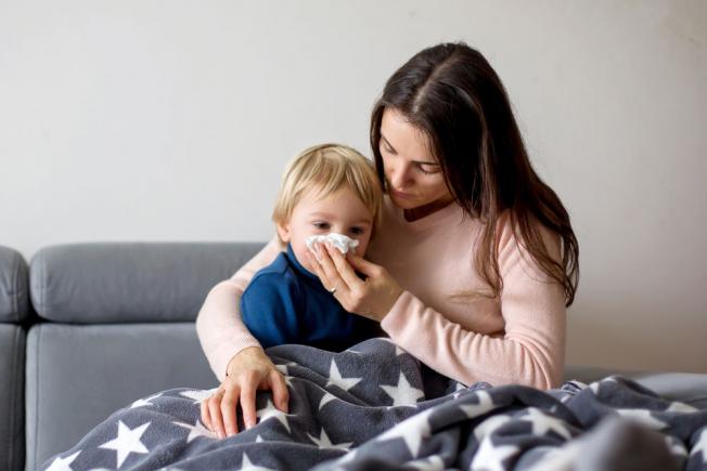 Ministerul Sănătății explică unde trebuie mers cu copilul care are simptome de viroză