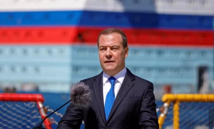 Dmitri Medvedev îi felicită pe argentinieni și cere Marii Britanii să le „înapoieze” Insulele Falkland