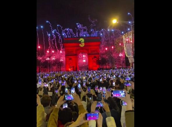 Anul Nou la Paris: un milion de oameni pe Champs Elysées