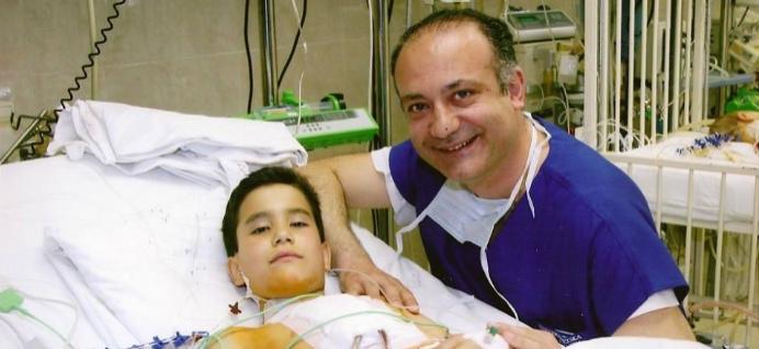 Doctorul cu mâini de aur: a operat inimile a 15.000 de copii. PRO BONO  