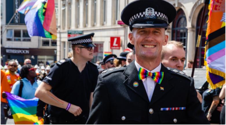 ”Woke” nonsens: Cât a cheltuit poliția din Marea Britanie pentru propaganda comunității LGBTQ+