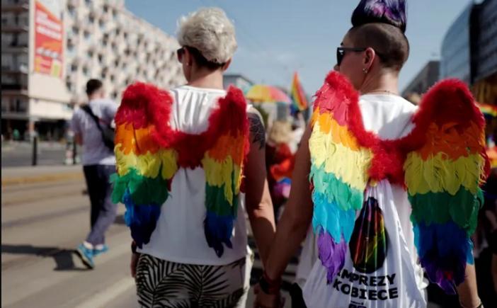 Polonia: Justiția europeană se va pronunța cu privire la discriminarea împotriva LGBTQI+