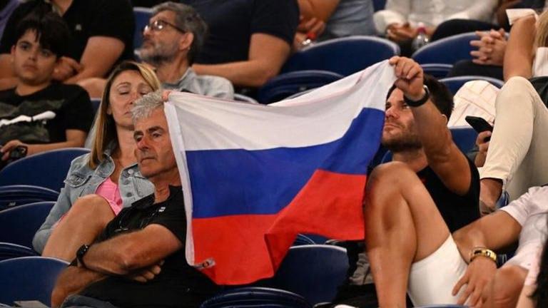 Australian Open 2023: steagurile rusești și belaruse au fost interzise în tribune la cererea ambasadorului Ucrainei