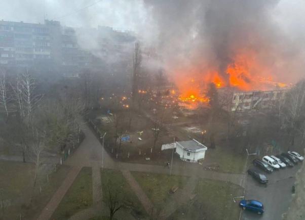 Un elicopter s-a prăbușit în apropierea unei gradinițe din regiunea Kiev: 16 morți, inclusiv ministrul de interne
