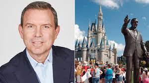 Fostul director de comunicații al Disney, Geoff Morrell, a încasat suma modică de 150.000 dolari pe zi