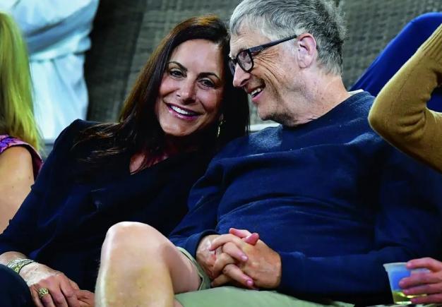 Bill Gates nu mai este liber: e îndrăgostit de Paula Hurd, văduva fostului CEO al Hewlett-Packard