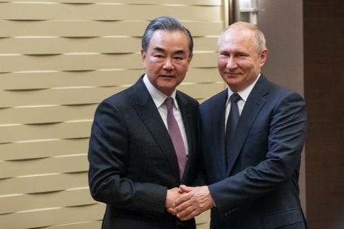 Relațiile dintre China și Rusia sunt „solide ca stânca”, spune ministrul chinez de externe