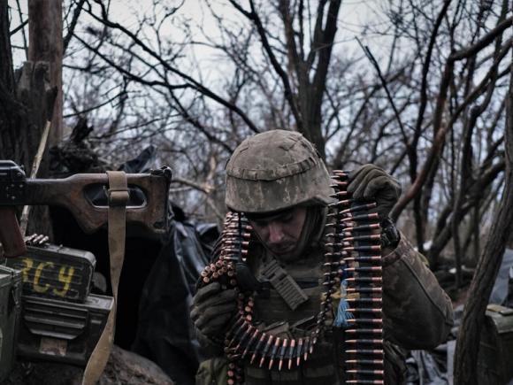 Rușii și ucrainenii rămân fără muniție
