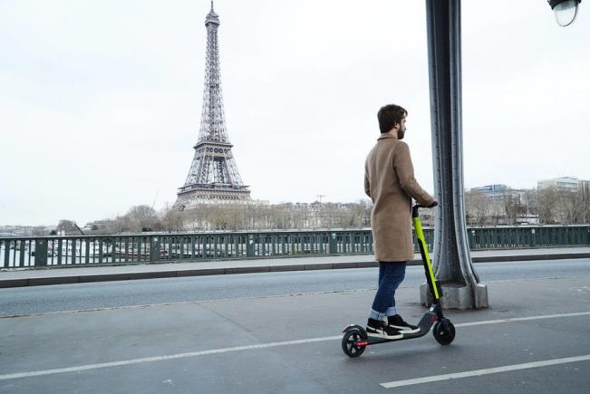 Parizienii votează în proporție de 90% pentru interzicerea trotinetelor electrice în capitala Franței