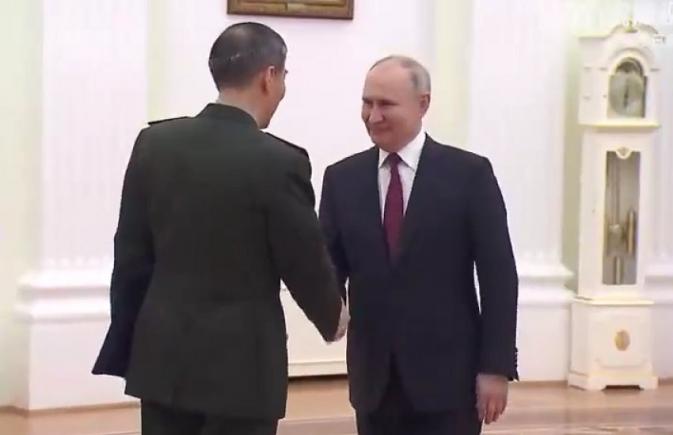 Ministrul chinez al apărării s-a întâlnit cu Putin la Moscova