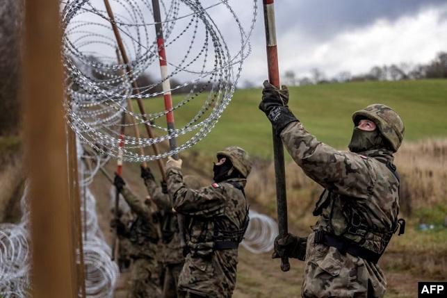 Polonia construiește o barieră electronică la granița cu Rusia