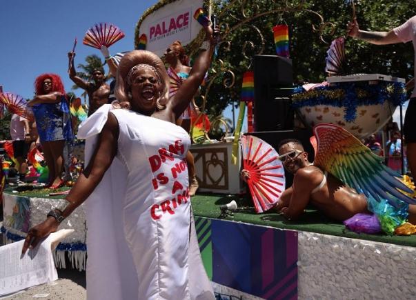 O organizație LGBT din Florida a anulat Parada Mândriei după ce legea a interzis participarea copiilor