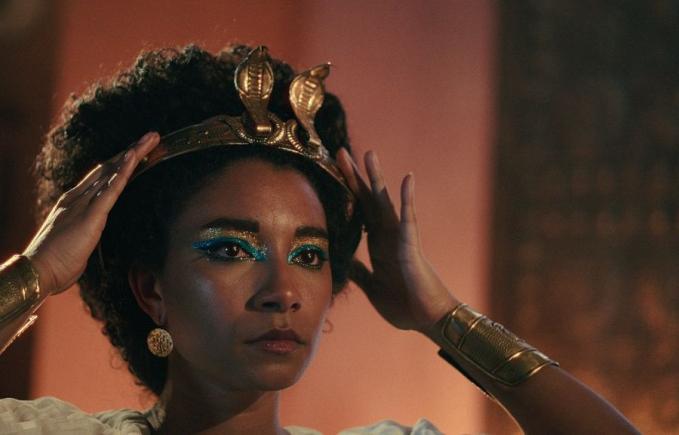 Regizoarea serialului Cleopatra reacționează la controversă: "De ce te deranjează atât de mult o Cleopatra neagră?