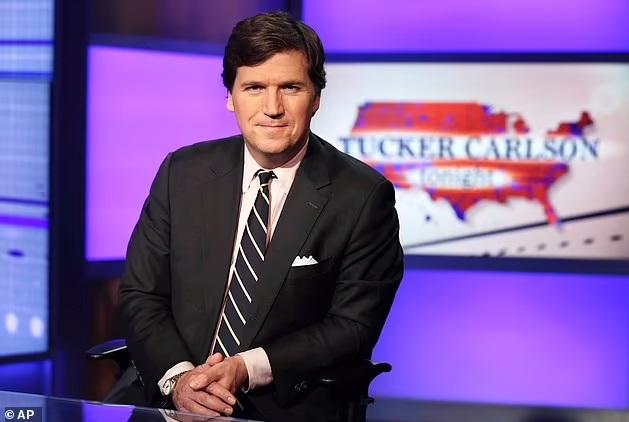 Tucker Carlson a fost înlăturat de Fox News pentru că directorii erau supărați de criticile la adresa lor după alegerile din 2020