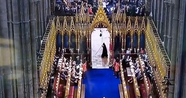 "Moartea cu coasa" a apărut la la Westminster Abbey în timpul încoronării regelui Charles: „Pe cine caută?”