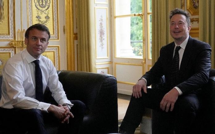 Elon Musk a fost primit de Emmanuel Macron la palatul Elysée