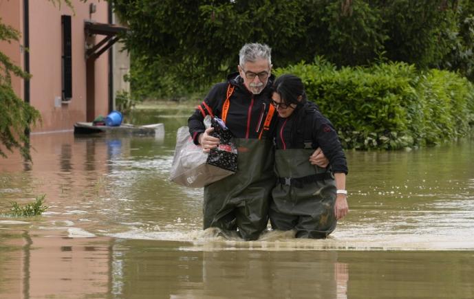 Inundații în Italia: peste 36.000 de persoane strămutate