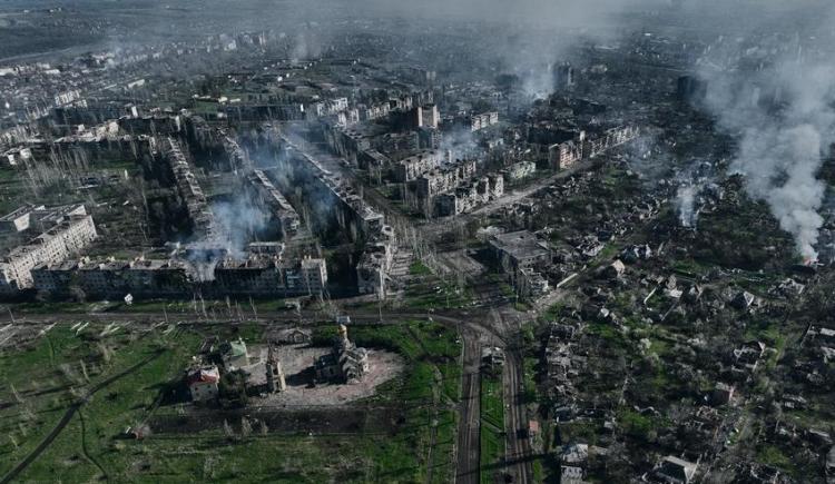 Bakhmut: pro-rușii anunță începerea deminării, Kievul nu confirmă pierderea orașului