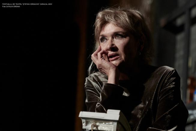 Caracal 2023. Teatrul Nottara aduce oltenilor un spectacol cu mare încărcătură emoțională: piesa ”Mama”