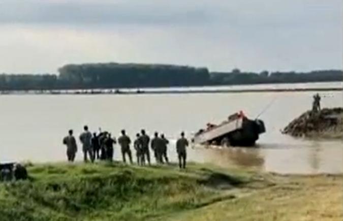 Un transportor blindat Piranha 3C s-a scufundat în Brațul Borcea al Dunării